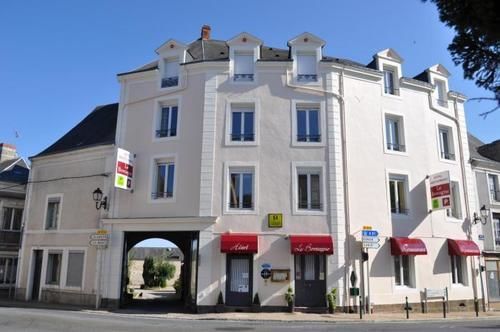 Logis Le Bretagne Ξενοδοχείο Sillé-le-Guillaume Εξωτερικό φωτογραφία